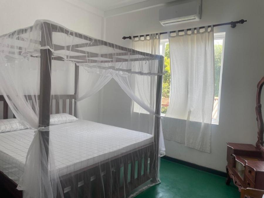 Why Not Backpackers Mirissa Exterior photo