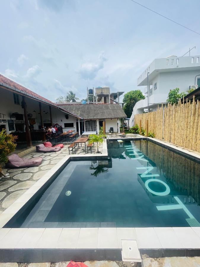 Why Not Backpackers Mirissa Exterior photo